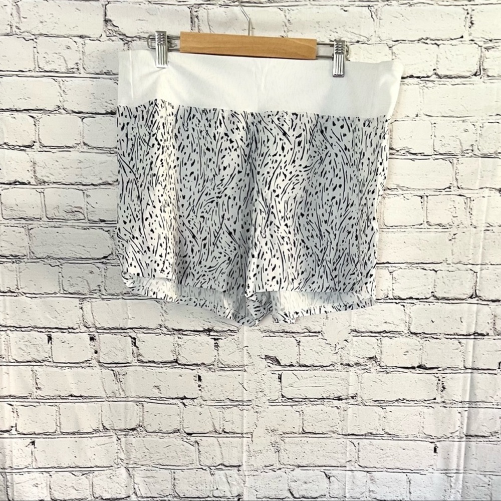 MARIKA. Polka dot shorts. Size L